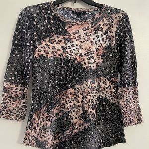 Carine 3/4‎ length sleeve. Cheetah accent, size small
